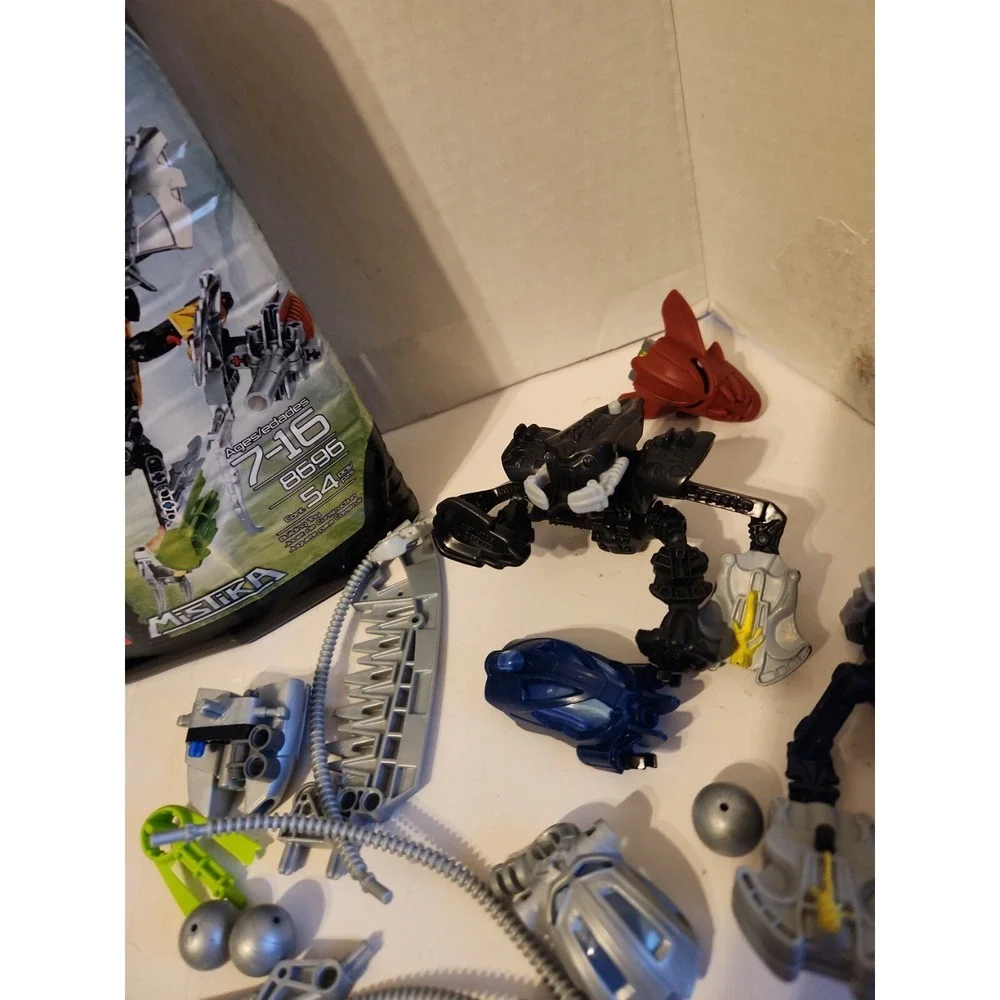 LEGO BIONICLE Mistika Gavla LOT- Masks, Weapons, misc parts Cases Manuals
